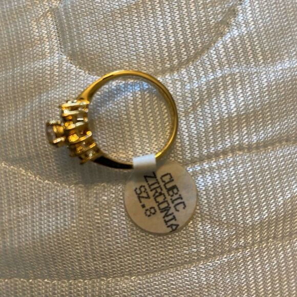 14 K gold- plated cubic wedding/ engagement zirconia ring in size 8 NWT Classic - Picture 7 of 10